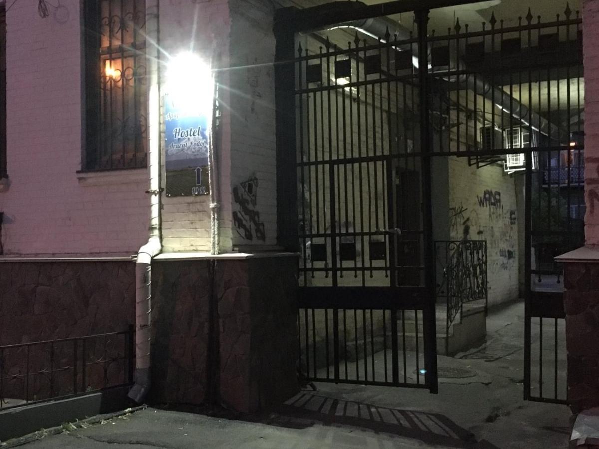 Ararat-Podol Hostel Kiev Exterior foto